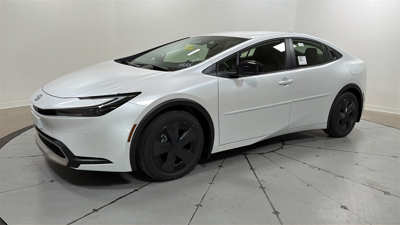 2026 Toyota Prius SE's photo