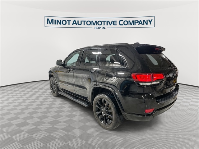 2021 Jeep Grand Cherokee Laredo X photo 2
