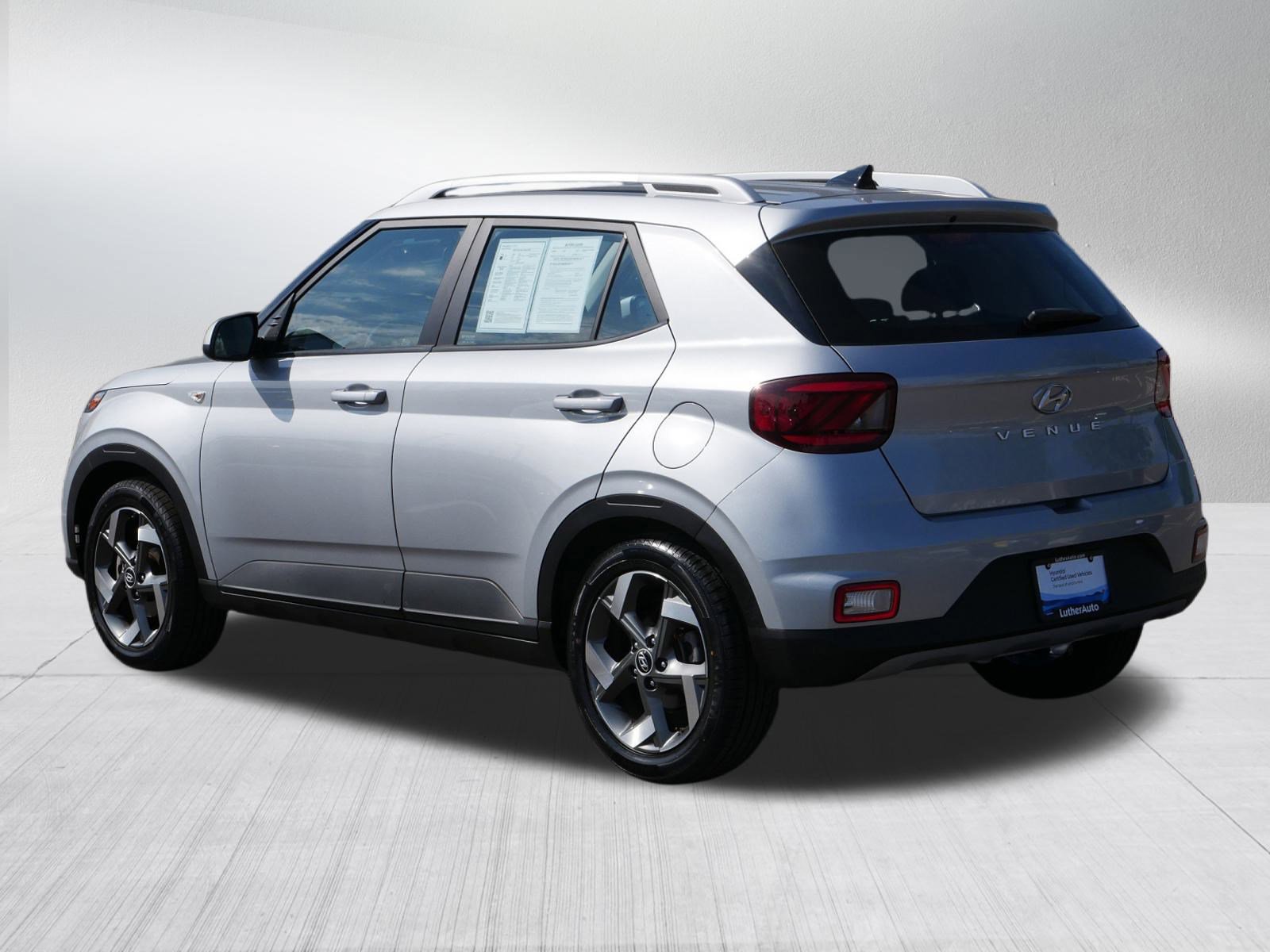 2022 Hyundai Venue SEL Limited photo 3