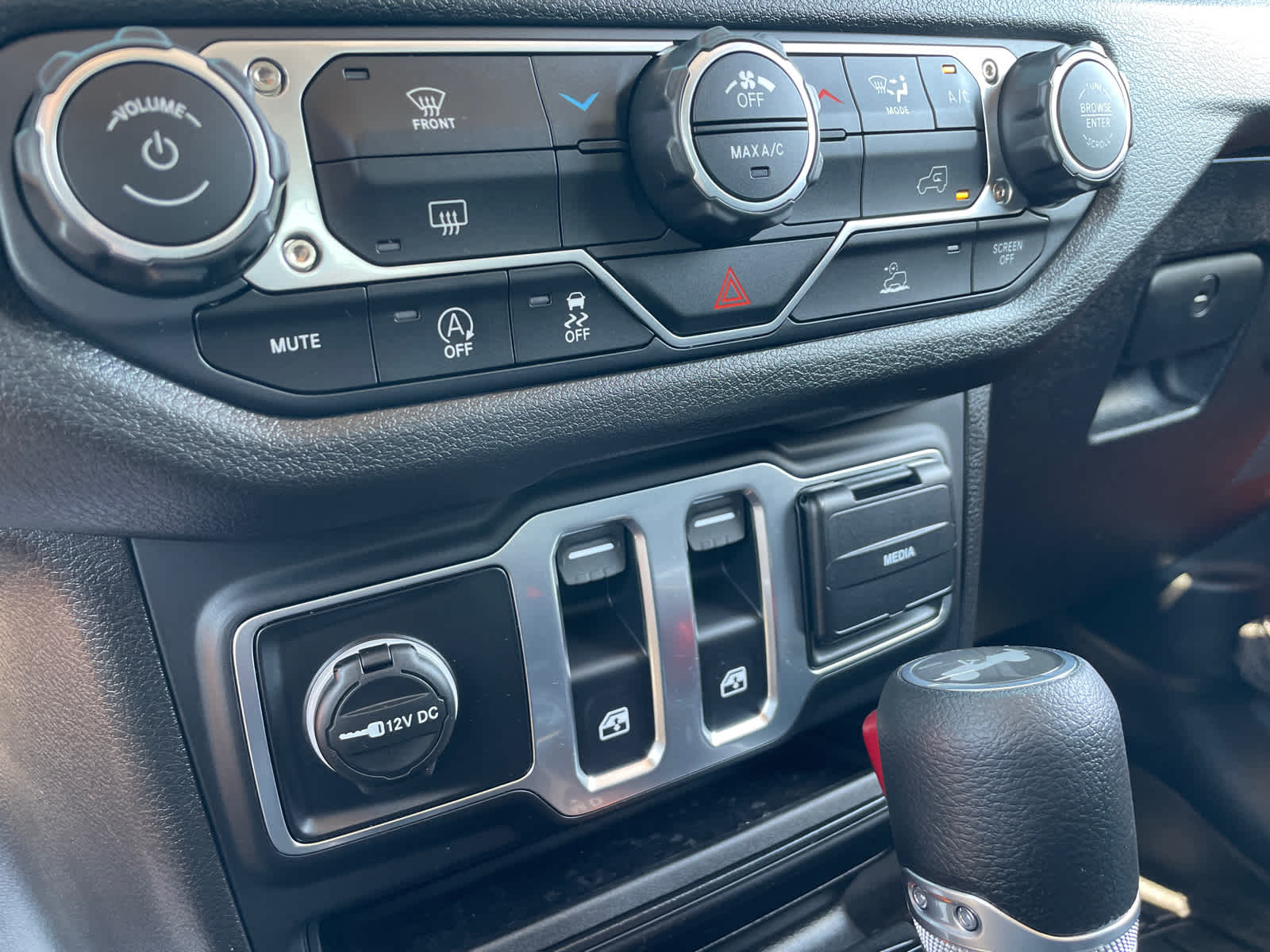 2025 Jeep Wrangler Sport photo 18