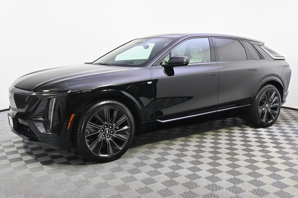 2025 Cadillac Lyriq Sport photo 2