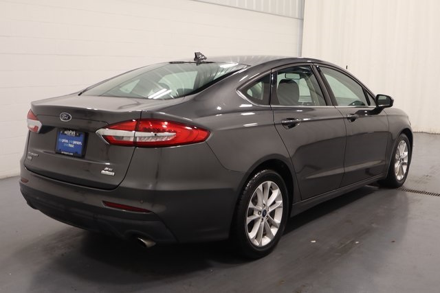 2020 Ford Fusion SE photo 9