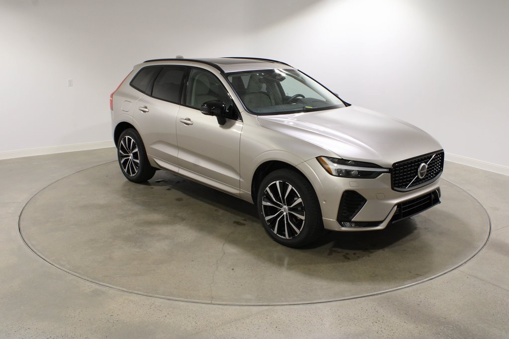 2025 Volvo XC60 B5 Plus photo 6