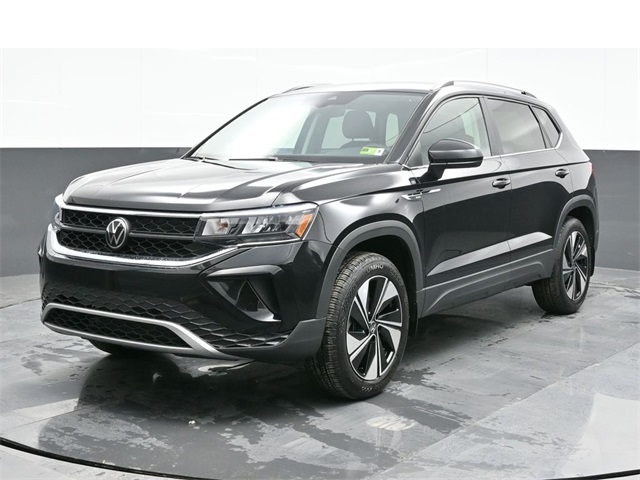 2024 Volkswagen Taos SE's photo