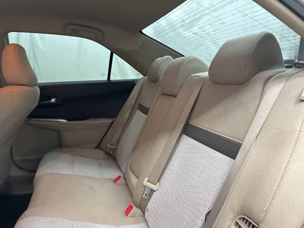 2014 Toyota Camry Hybrid LE photo 16