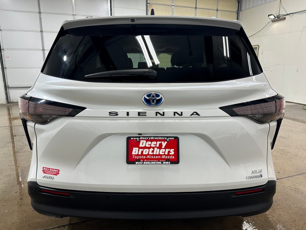 2024 Toyota Sienna XLE photo 6