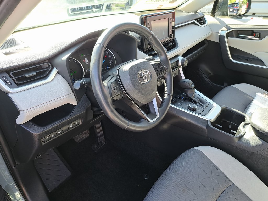 2022 Toyota RAV4 Hybrid XLE photo 11