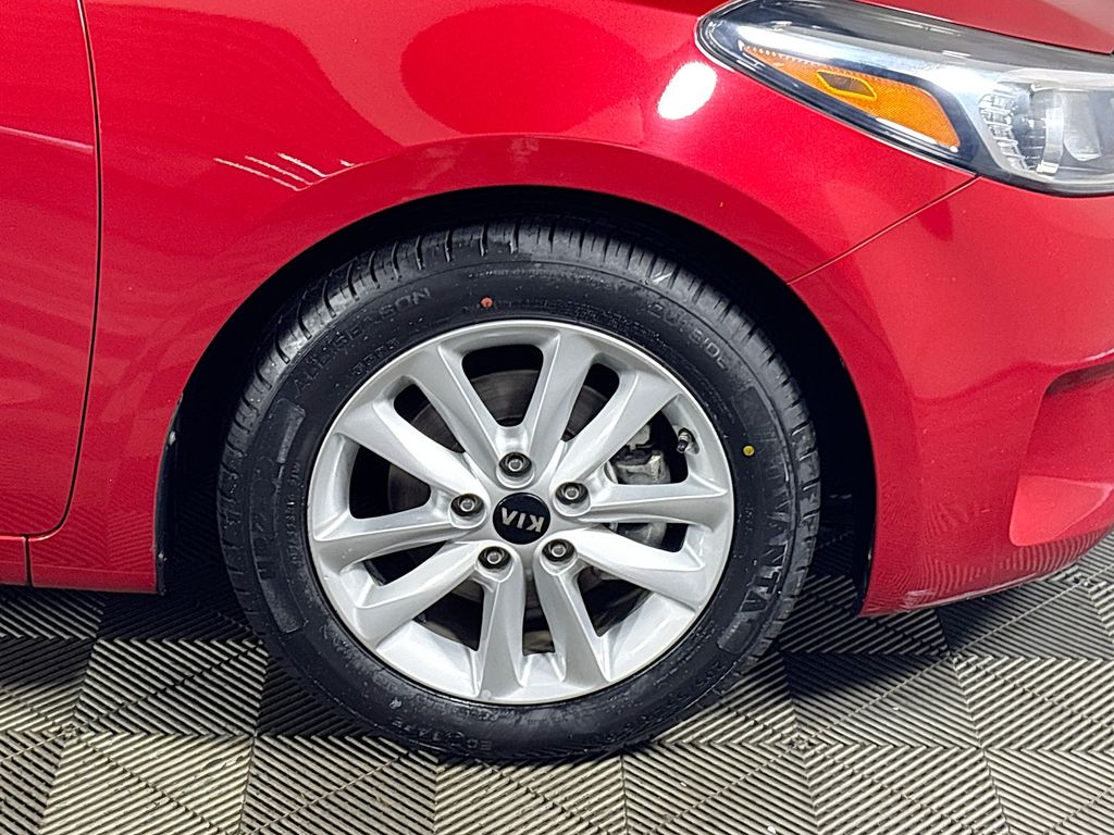 2017 Kia Forte S photo 22