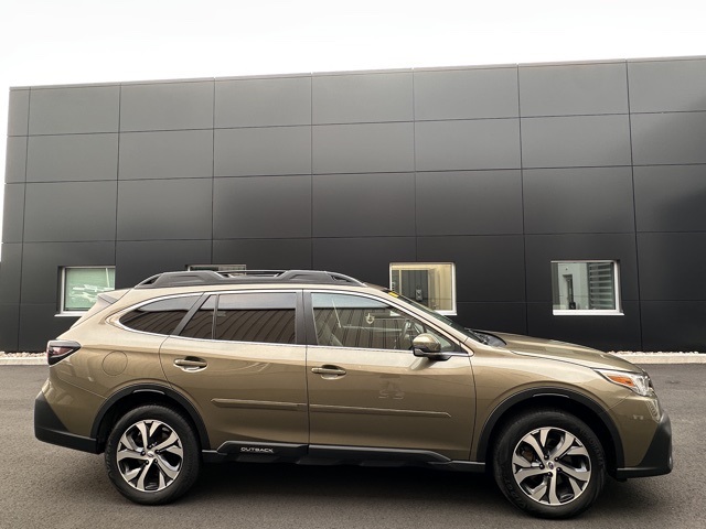 2022 Subaru Outback Limited XT photo 2