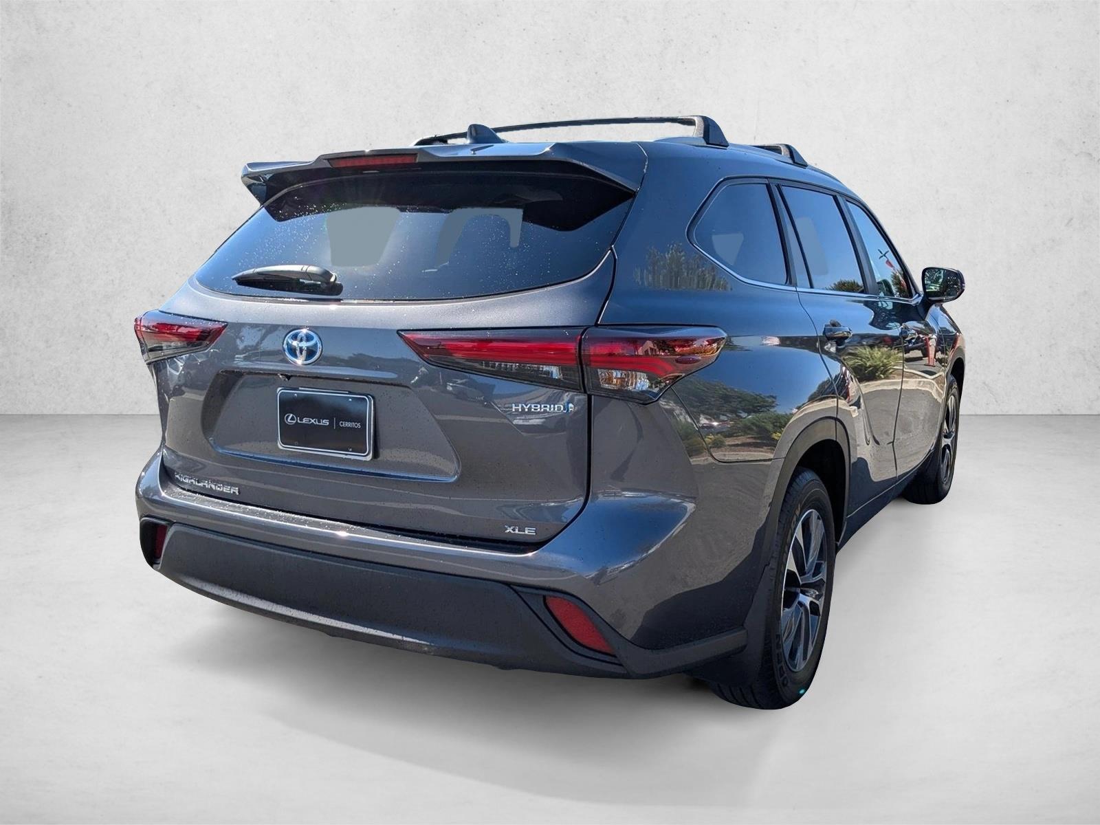 2024 Toyota Highlander Hybrid XLE photo 2