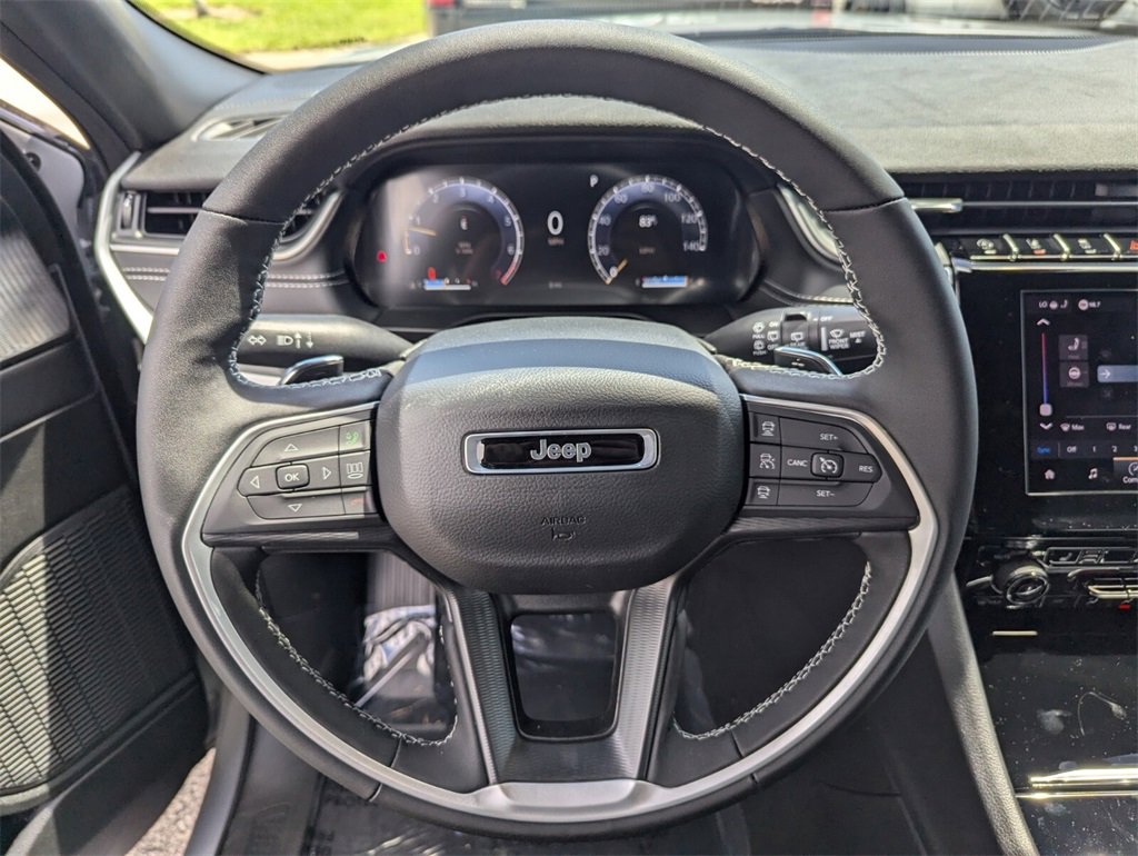 2025 Jeep Grand Cherokee Altitude photo 16