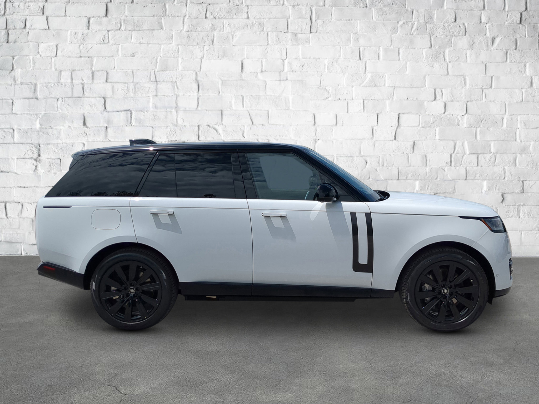 2025 Land Rover Range Rover SE photo 4