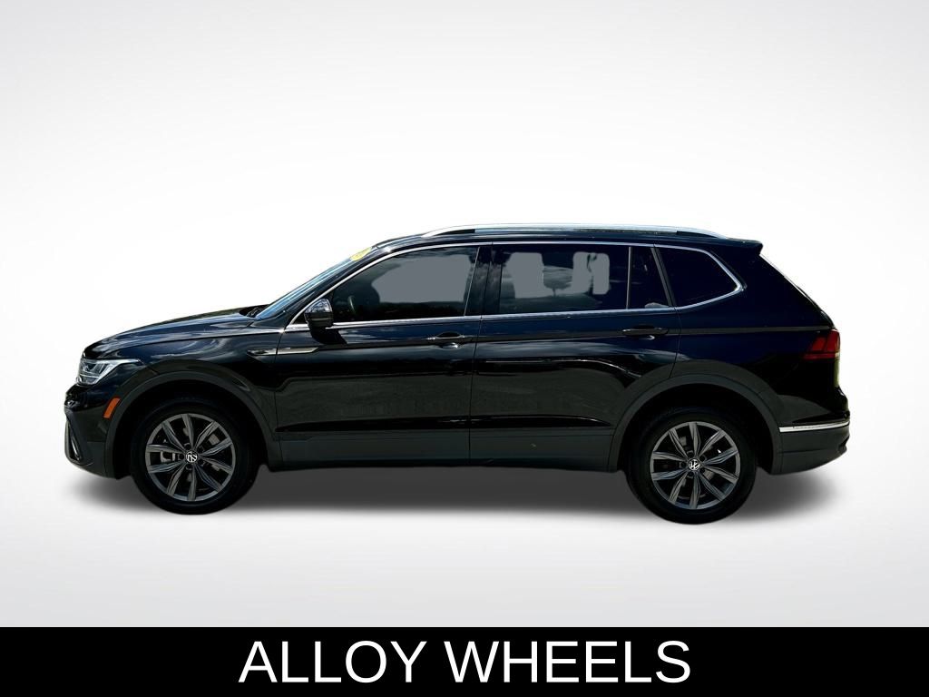 2022 Volkswagen Tiguan SE photo 2