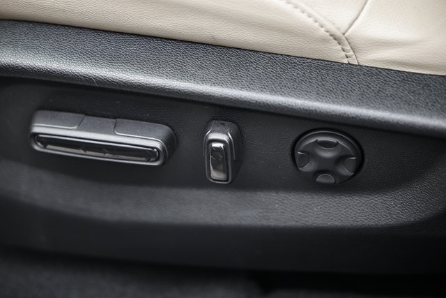 2022 Honda CR-V Hybrid Touring photo 23