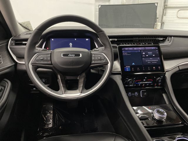 2023 Jeep Grand Cherokee L photo 4