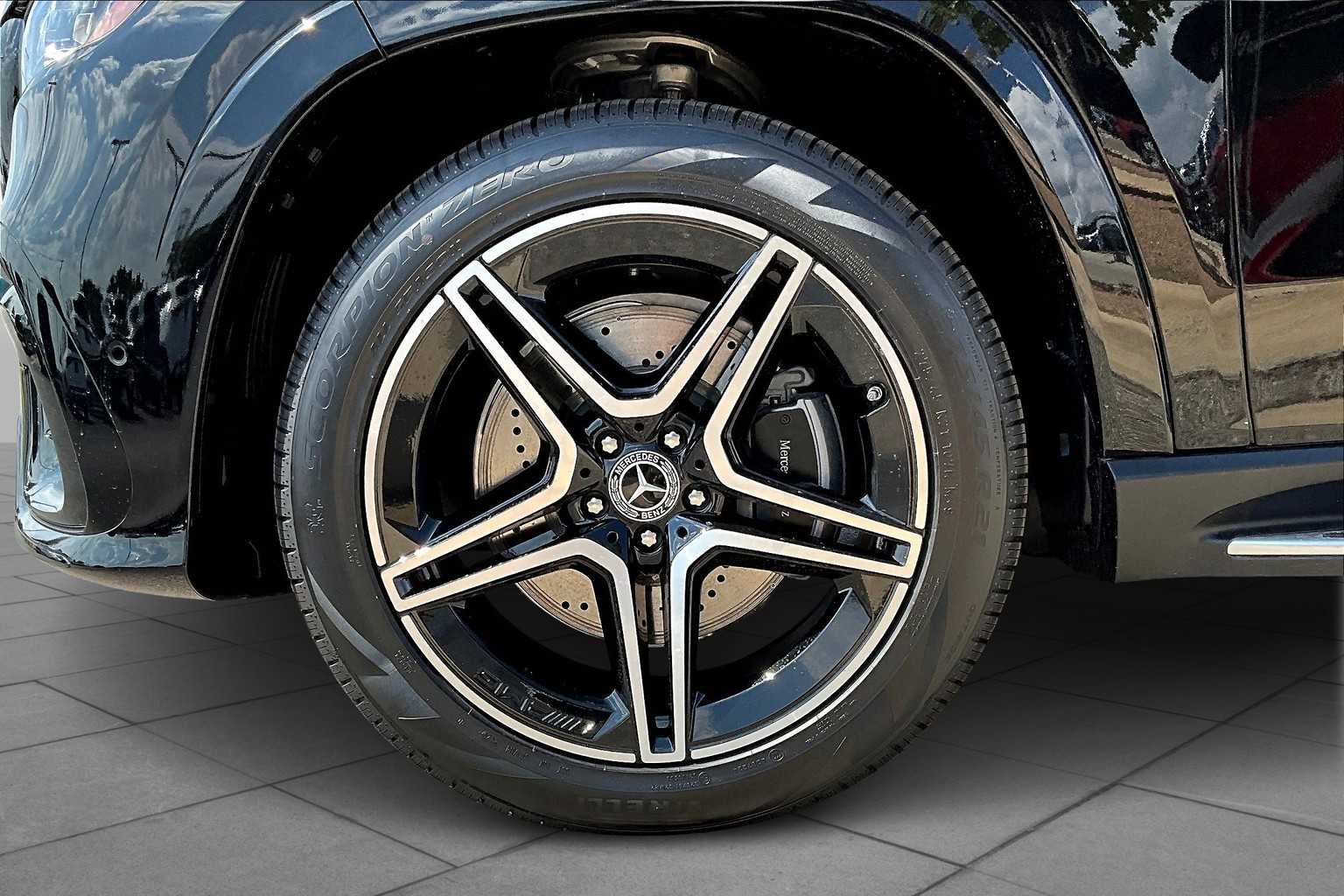 2026 Mercedes Benz GLS 450 4MATIC photo 19