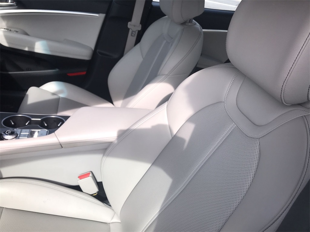 2023 Genesis G70 2.0T photo 3