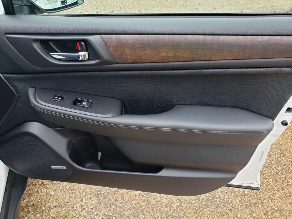 2017 Subaru Outback 3.6R Limited photo 22