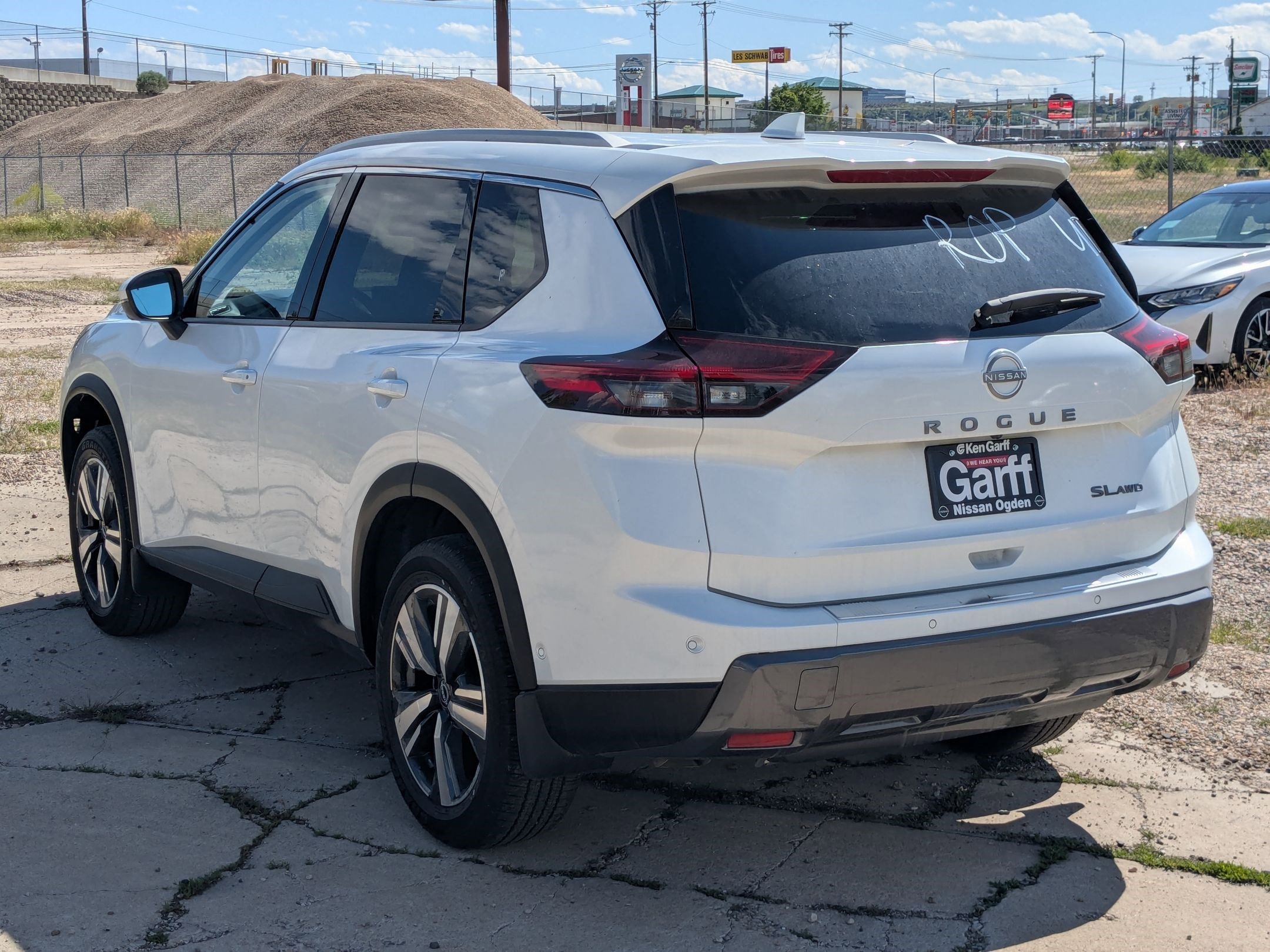 2025 Nissan Rogue SL photo 5