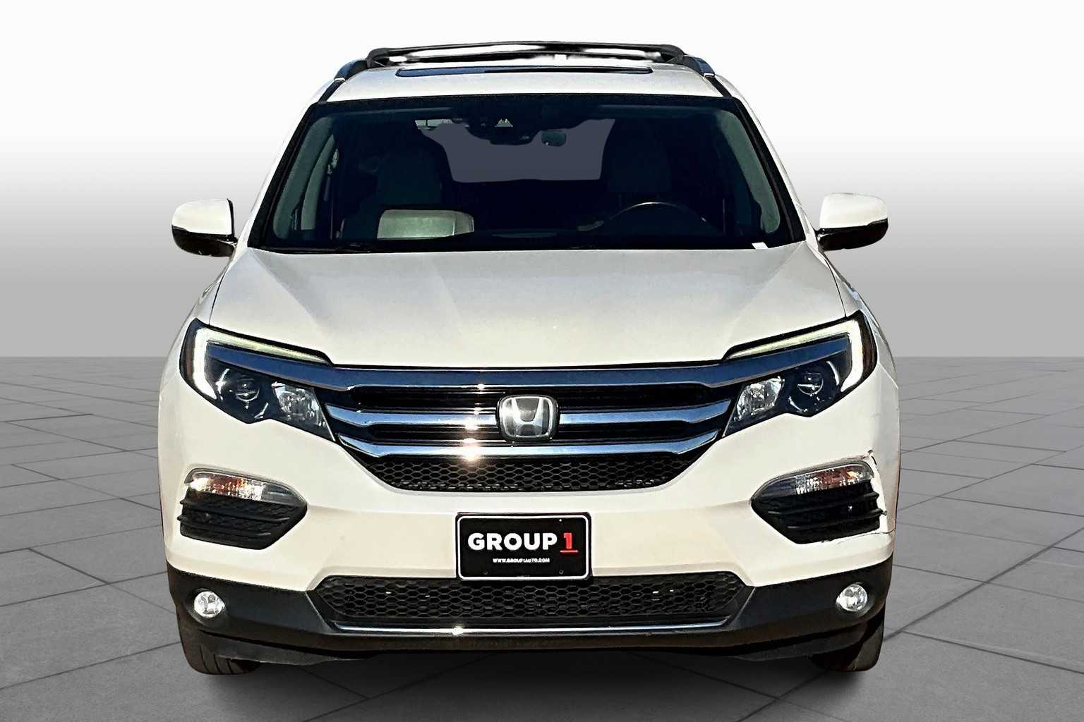2018 Honda Pilot Elite photo 3
