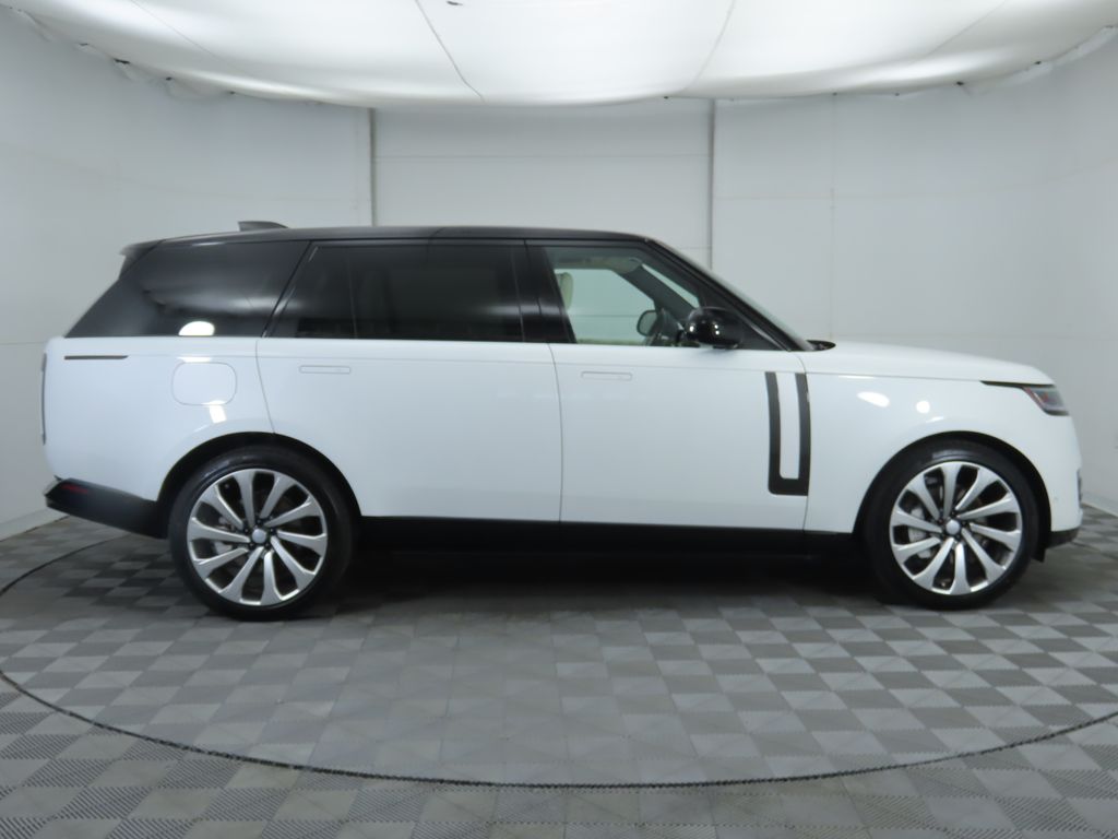 2025 Land Rover Range Rover SE photo 4