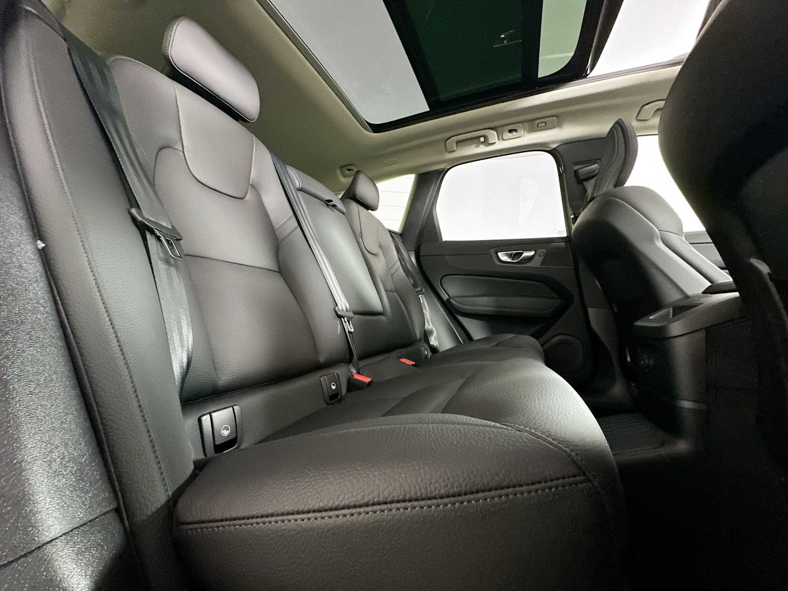 2025 Volvo XC60 T8 Plus photo 22