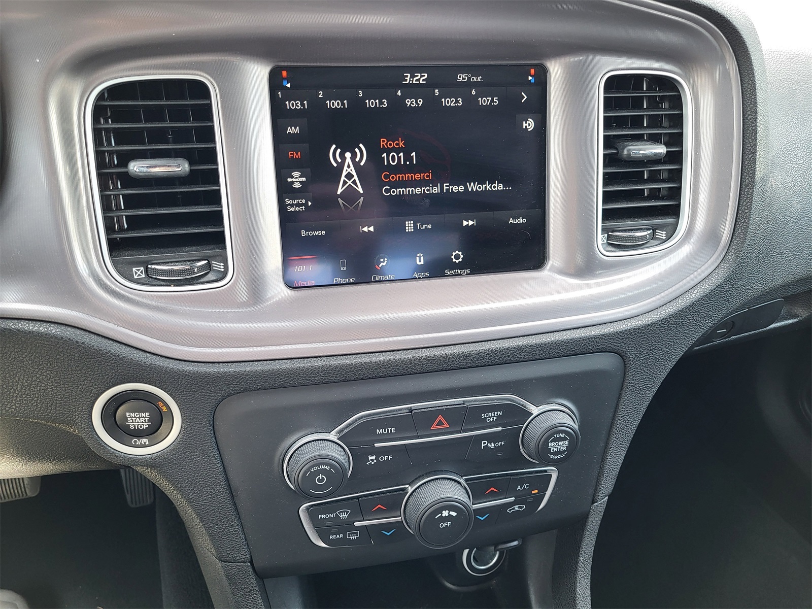 2023 Dodge Charger SXT photo 16