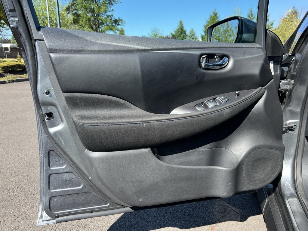 2024 Nissan Leaf S photo 10
