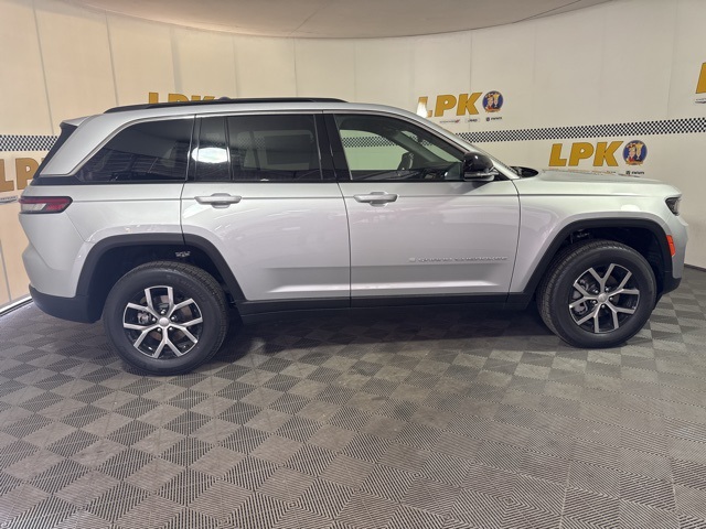 2025 Jeep Grand Cherokee Limited photo 2