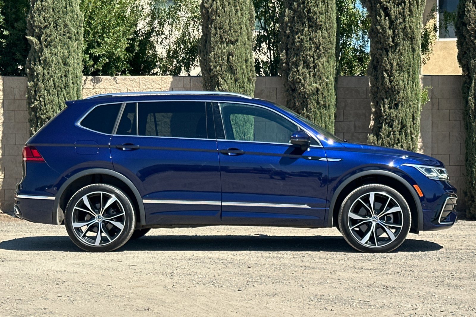 2022 Volkswagen Tiguan SEL R-Line Sport photo 3