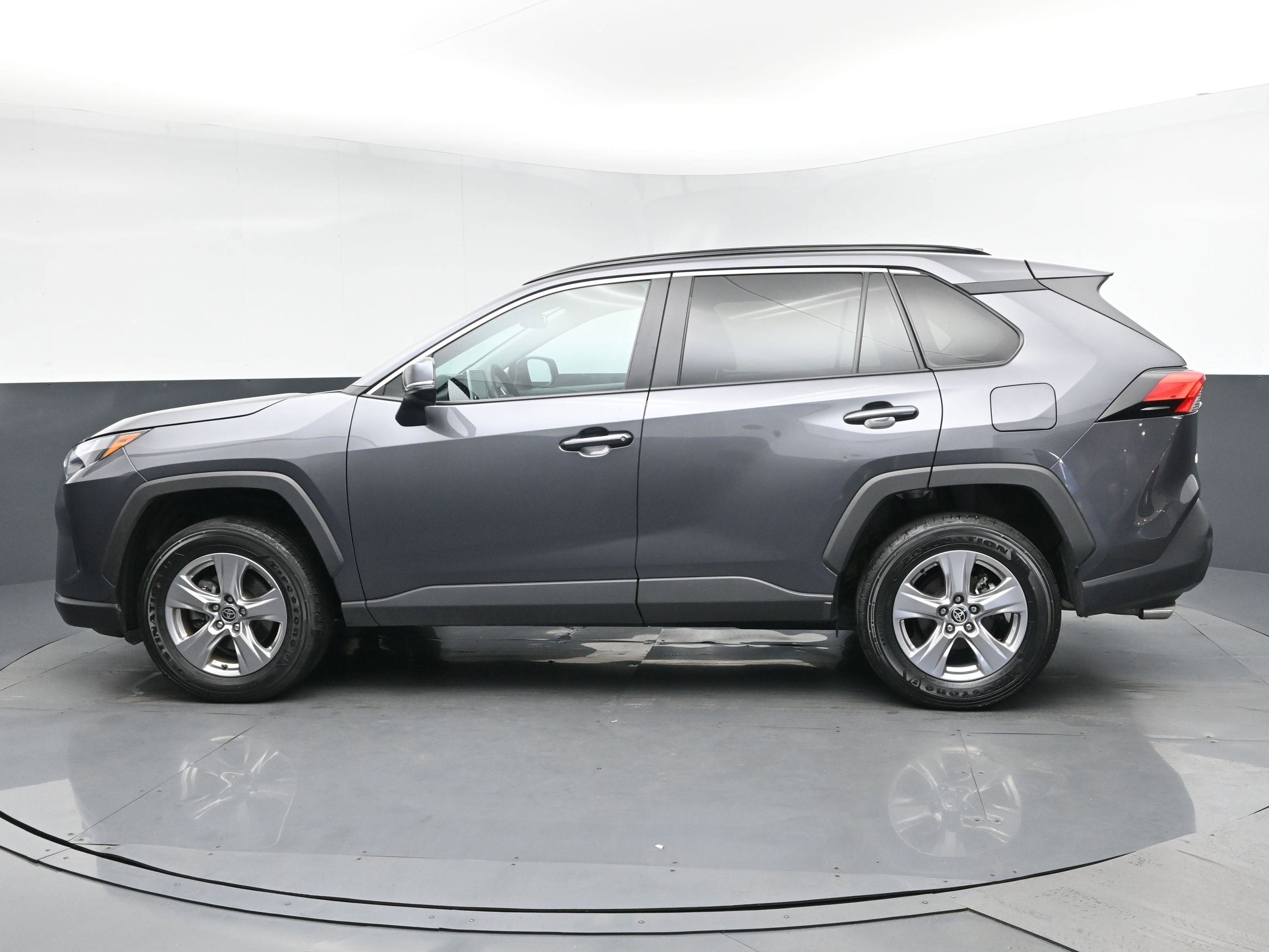 2023 Toyota RAV4 XLE photo 2