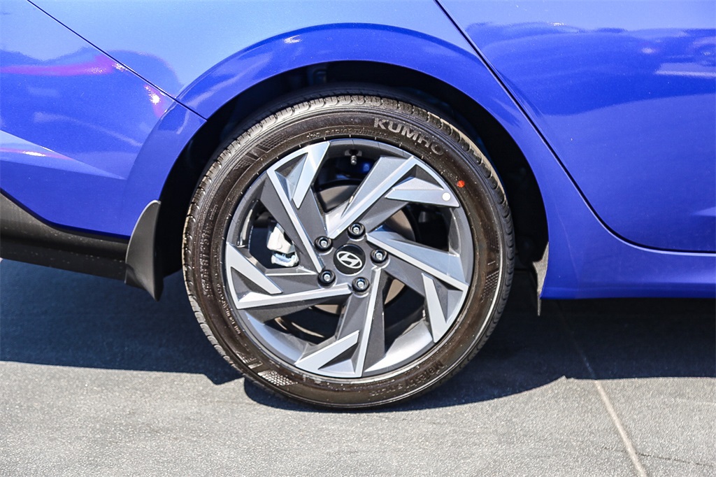 2025 Hyundai Elantra SEL Sport photo 8