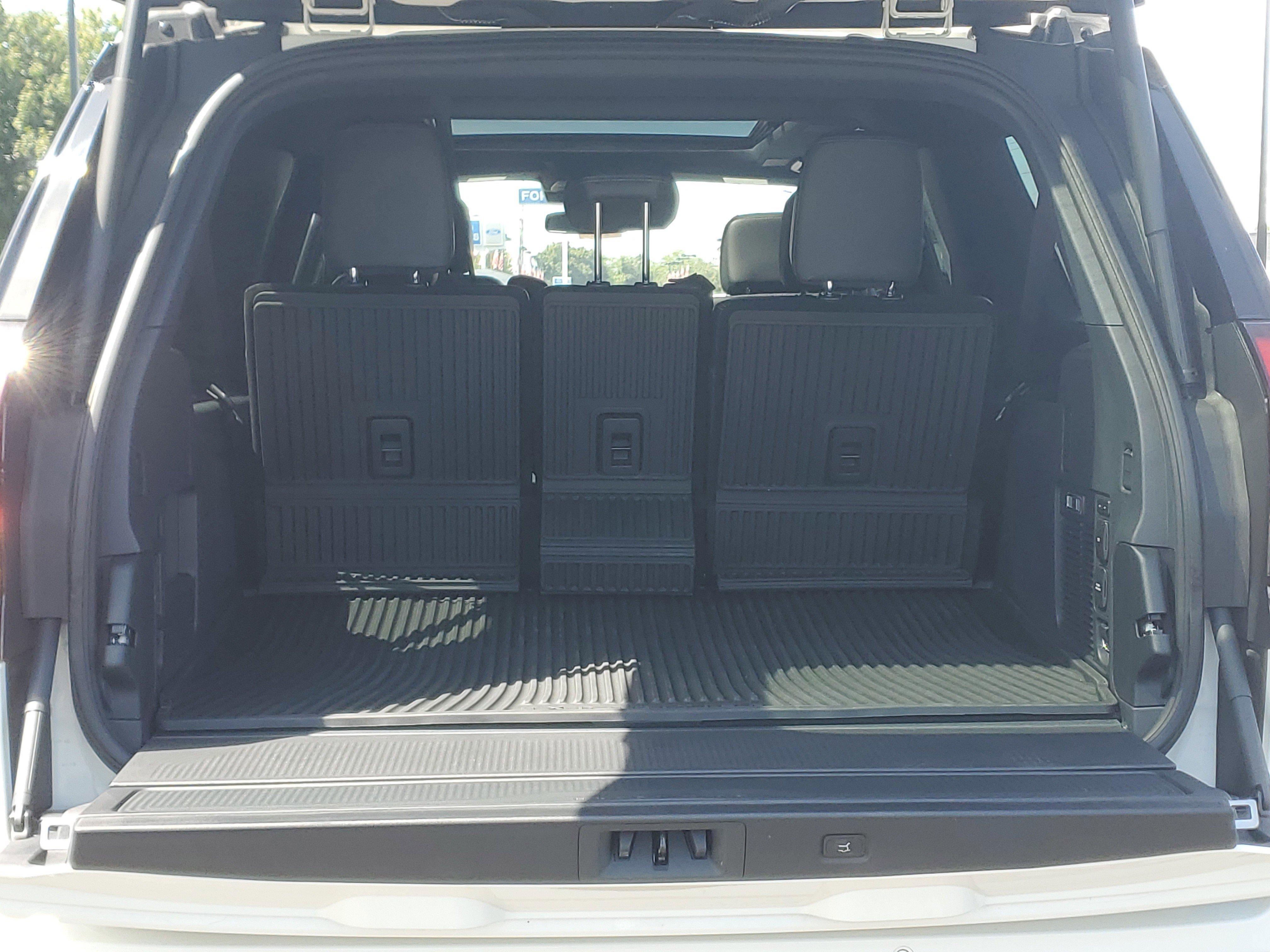 2025 Ford Expedition Platinum MAX photo 3