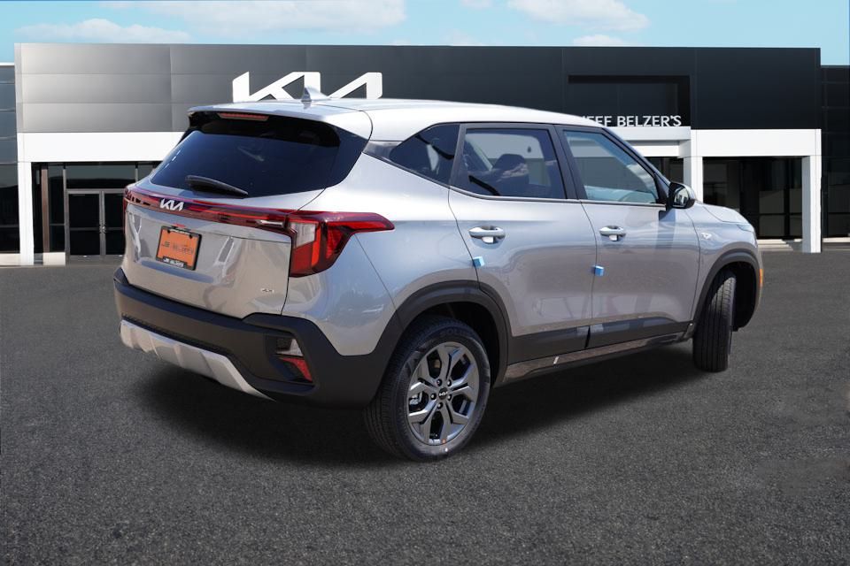 2026 Kia Seltos LX photo 3