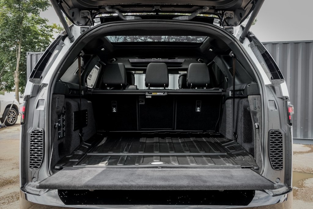 2025 Land Rover Discovery Metropolitan Edition photo 7