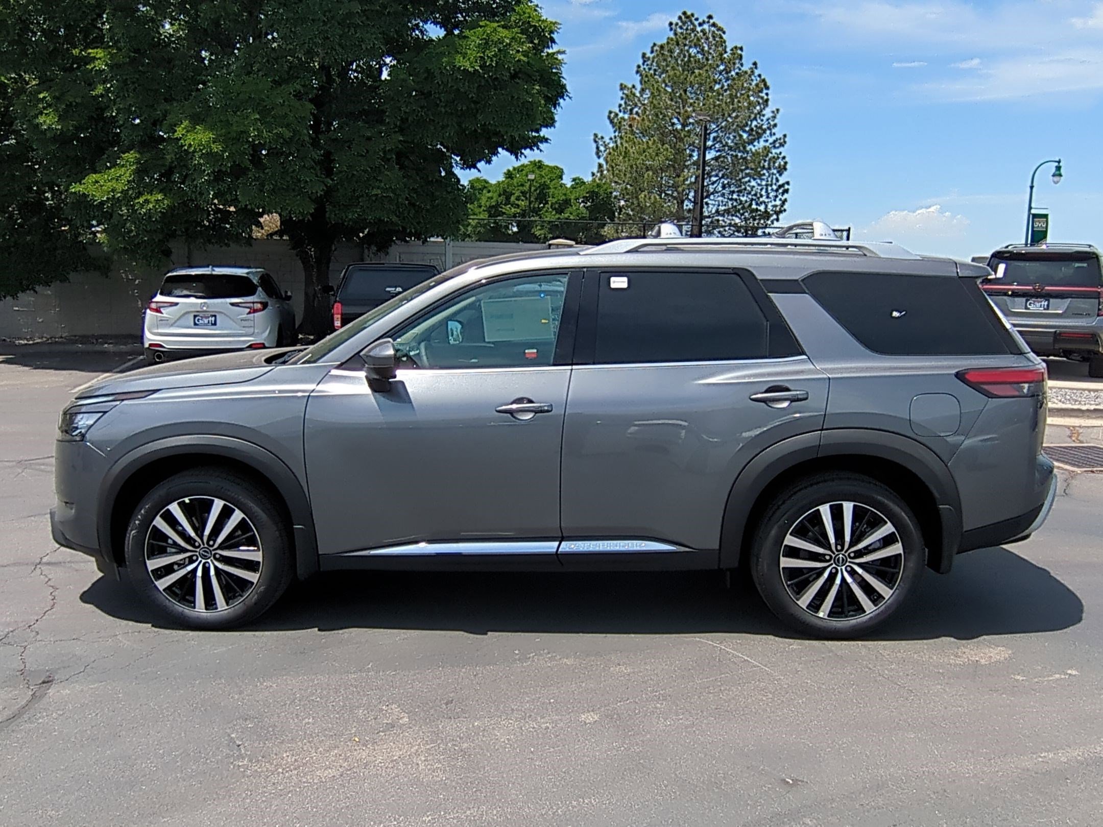 2025 Nissan Pathfinder Platinum photo 5