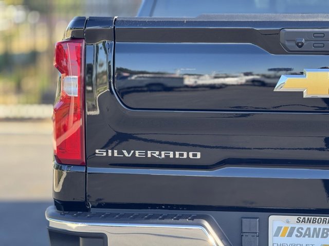 2025 Chevrolet Silverado 1500 LTZ photo 3