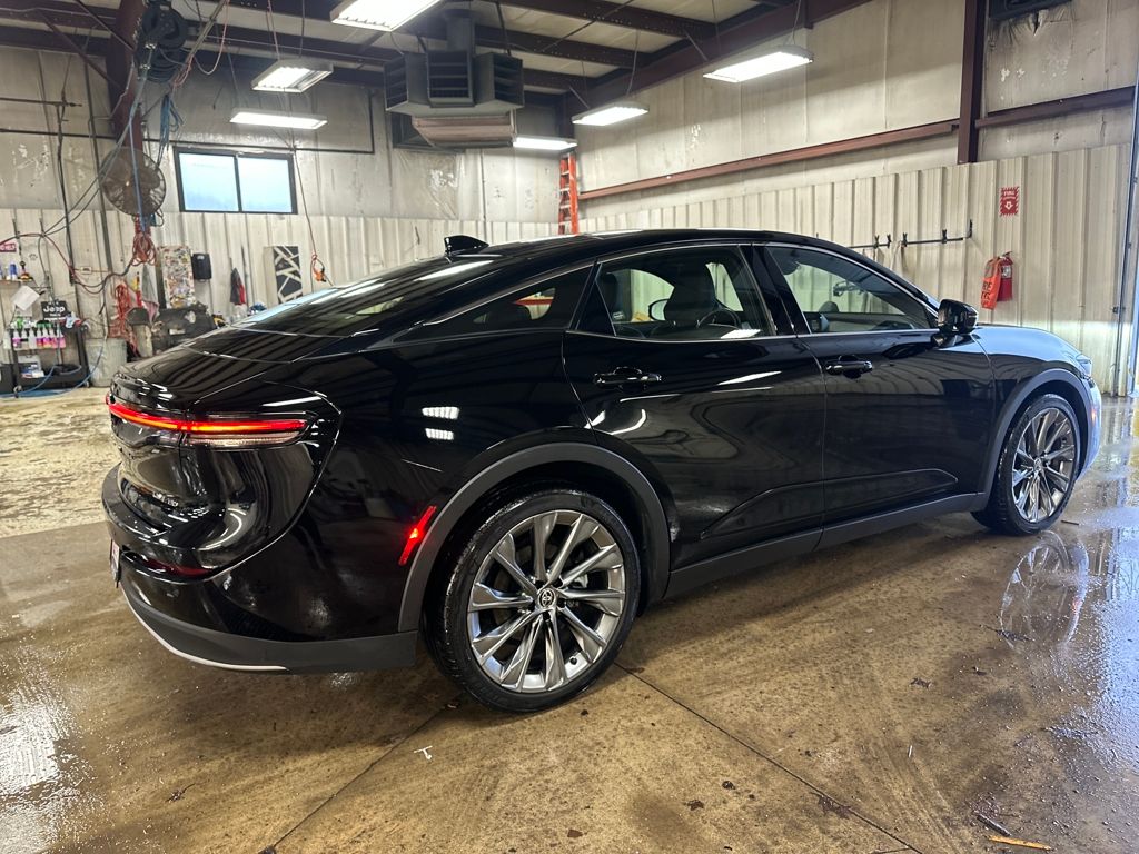 2023 Toyota Crown XLE photo 4