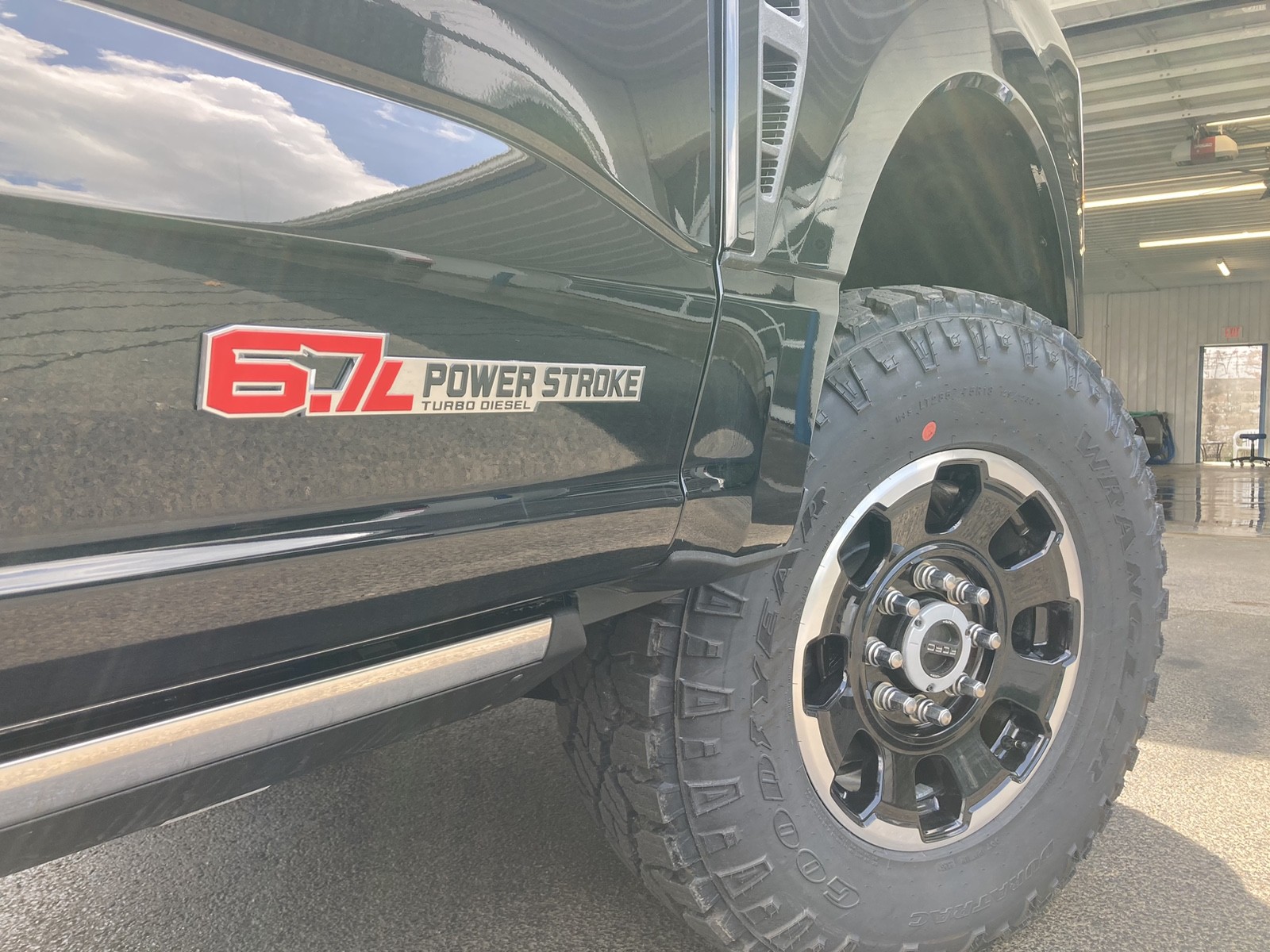 2025 Ford F-250 Lariat photo 3