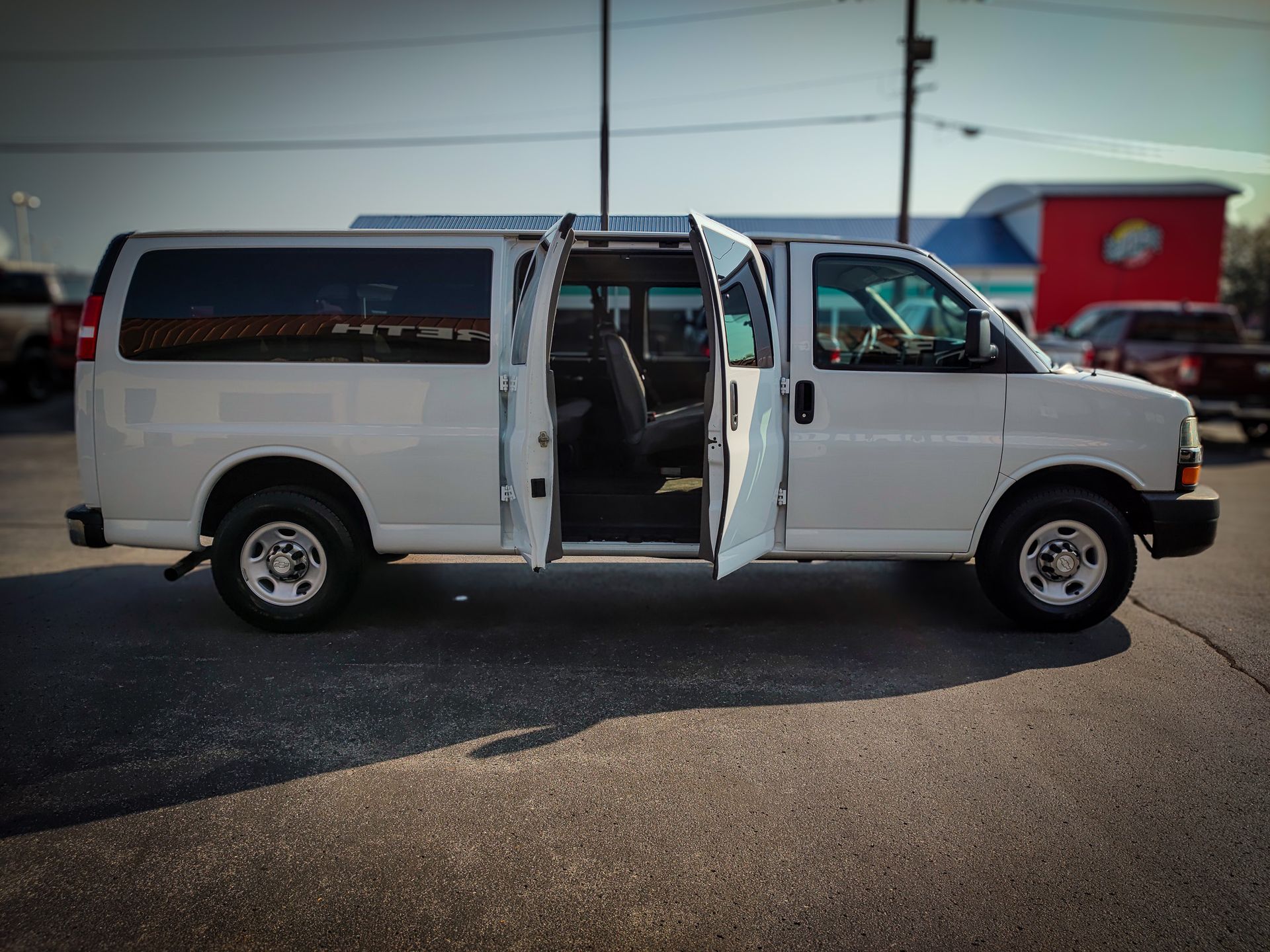 2017 Chevrolet Express 3500 LT photo 17