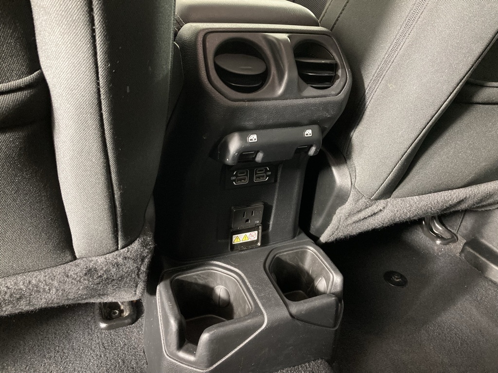 2023 Jeep Wrangler Sahara photo 12