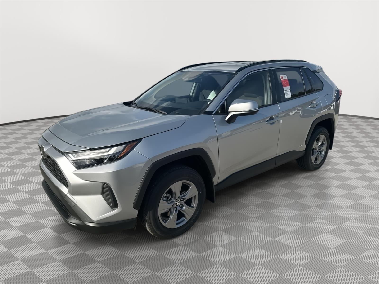 2025 Toyota RAV4 XLE's photo