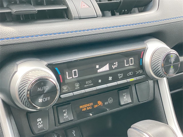 2022 Toyota RAV4 Hybrid SE photo 10