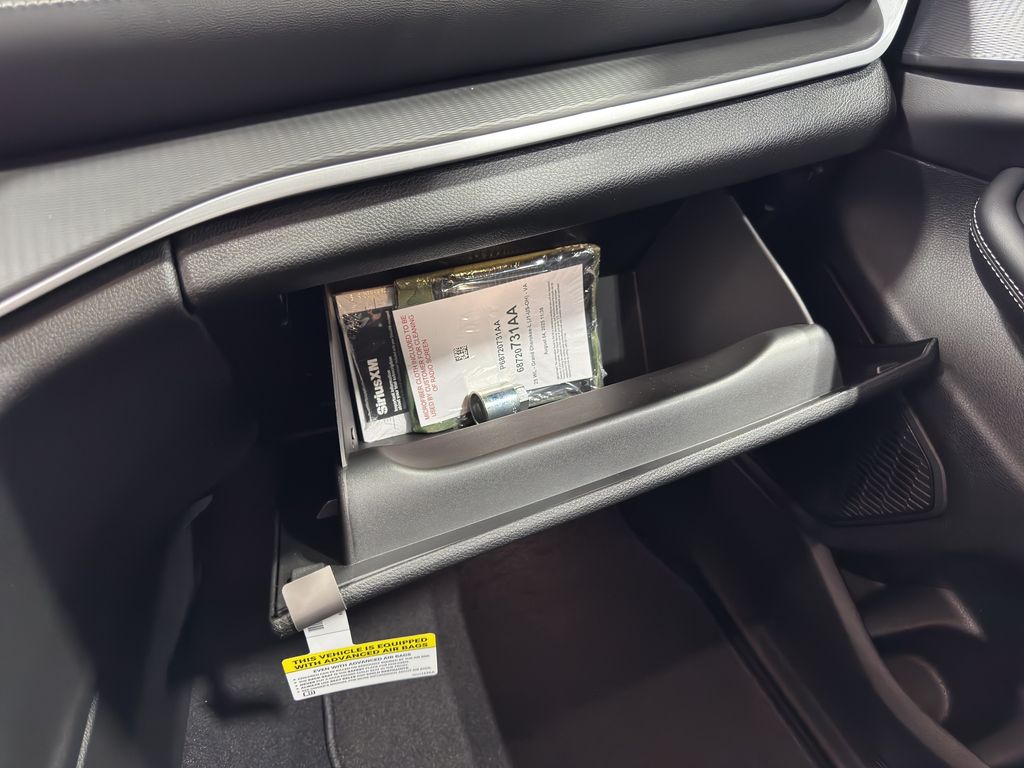 2025 Jeep Grand Cherokee Laredo Altitude photo 24