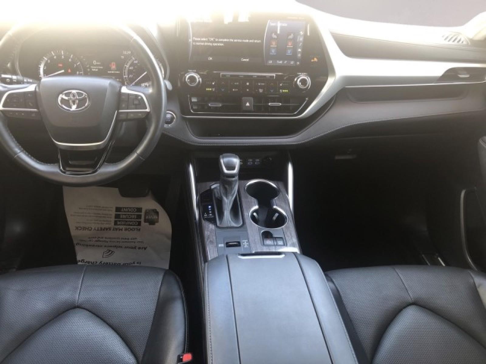2022 Toyota Highlander Platinum photo 10