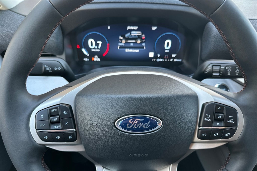 2025 Ford Explorer photo 23