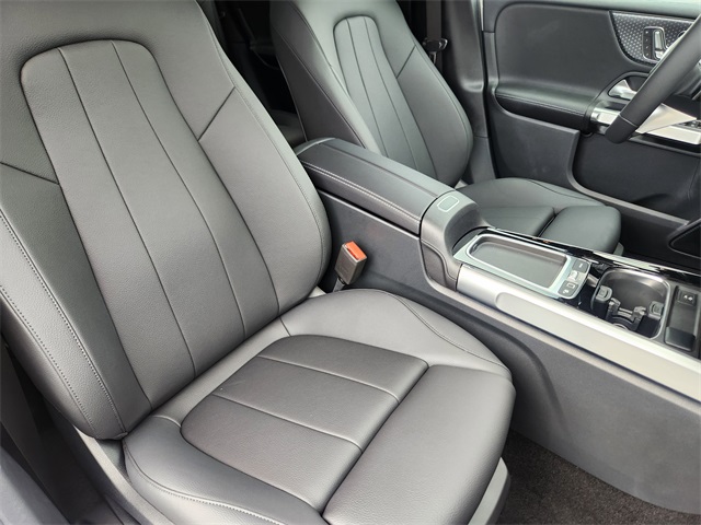 2026 Mercedes Benz GLB 250 4MATIC photo 15