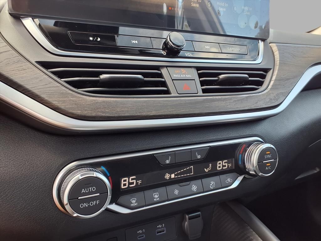 2025 Nissan Altima SV photo 7