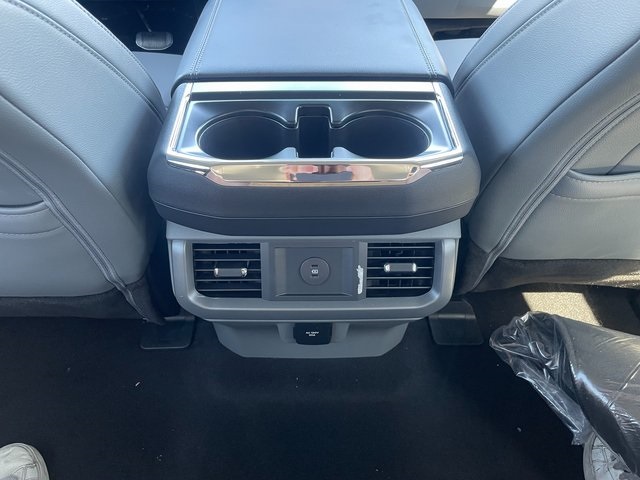 2025 Ford F-150 Lightning Flash photo 11