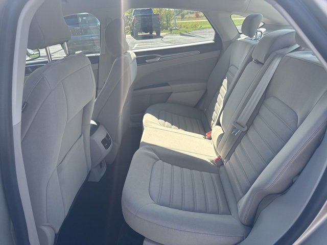 2017 Ford Fusion SE photo 16
